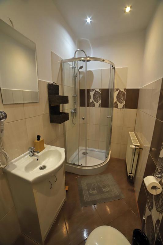 Апартаменти Sowi Gosciniec Wellness & Breakfast Соколєц Екстер'єр фото